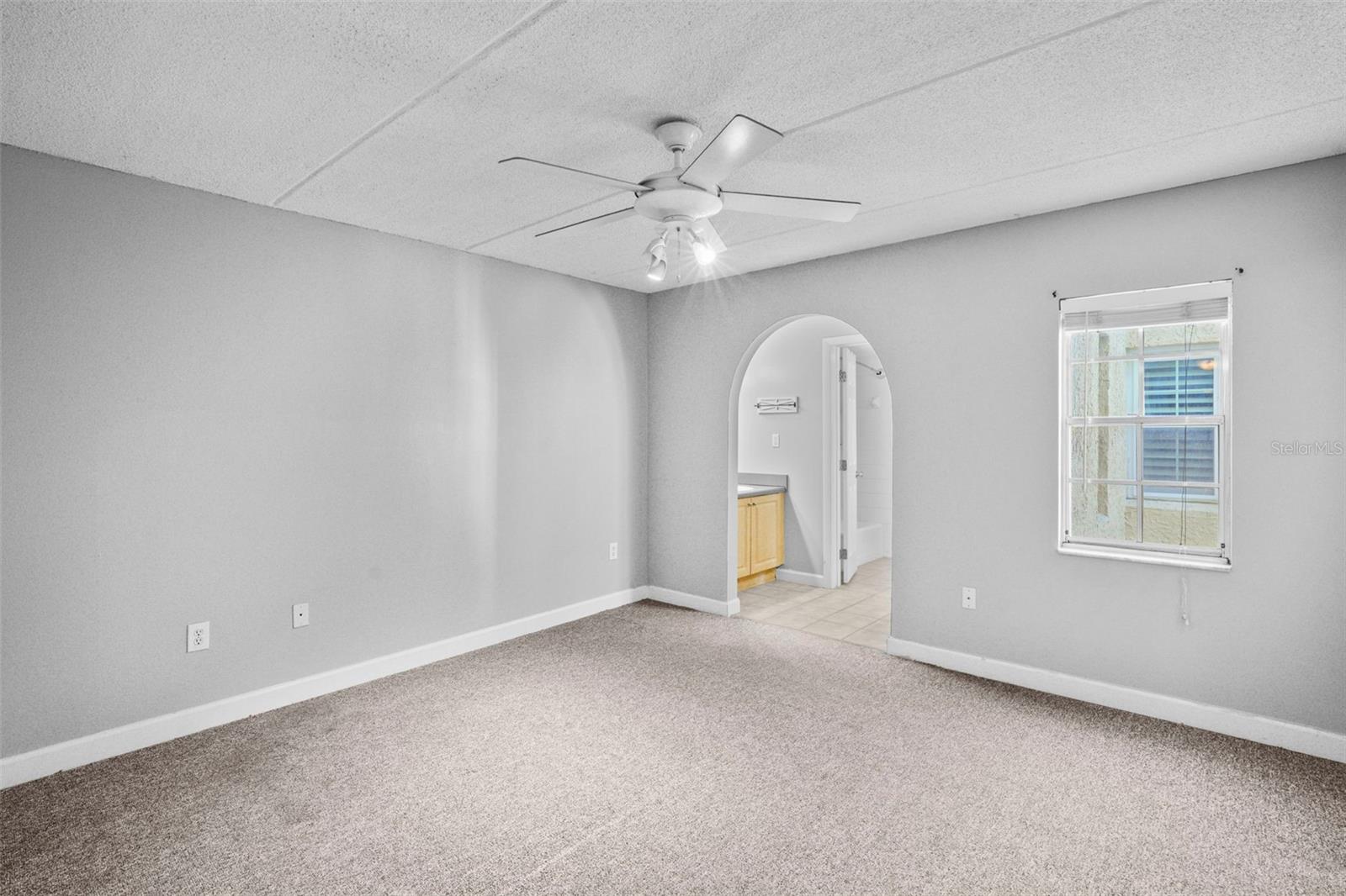 Image 20 of 55 For 108 Alameda Court 236