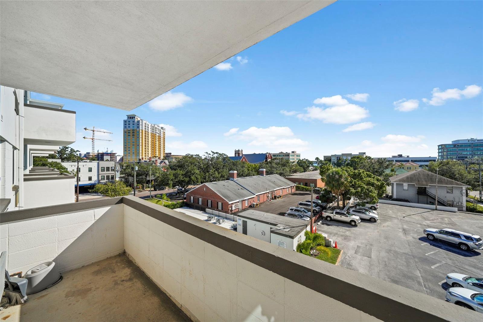 Image 11 of 37 For 406 Cedar Avenue 408