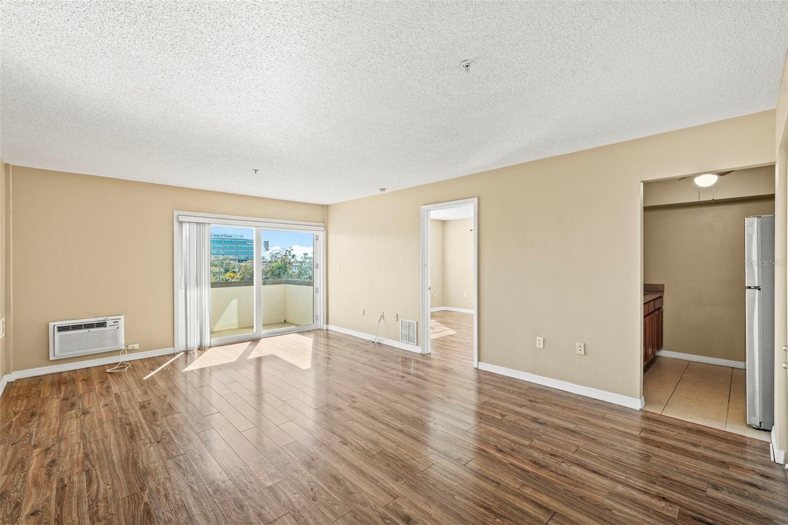 Image 14 of 37 For 406 Cedar Avenue 408