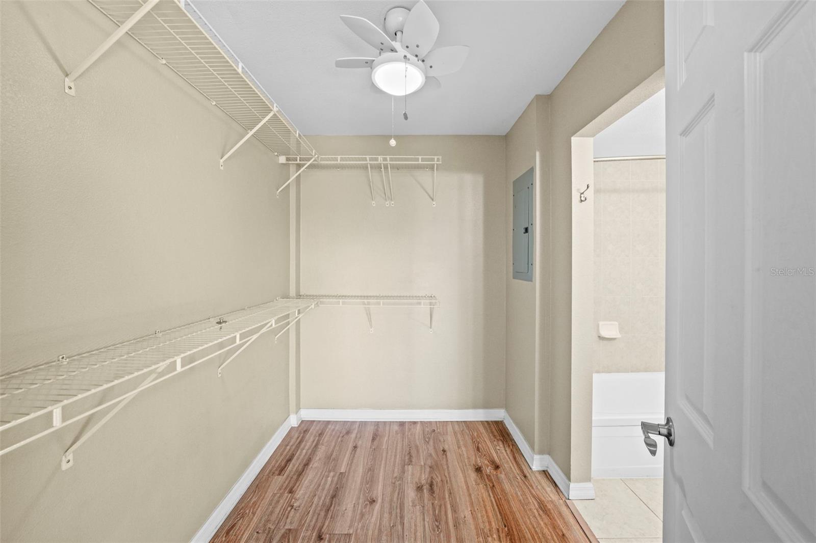 Image 29 of 37 For 406 Cedar Avenue 408