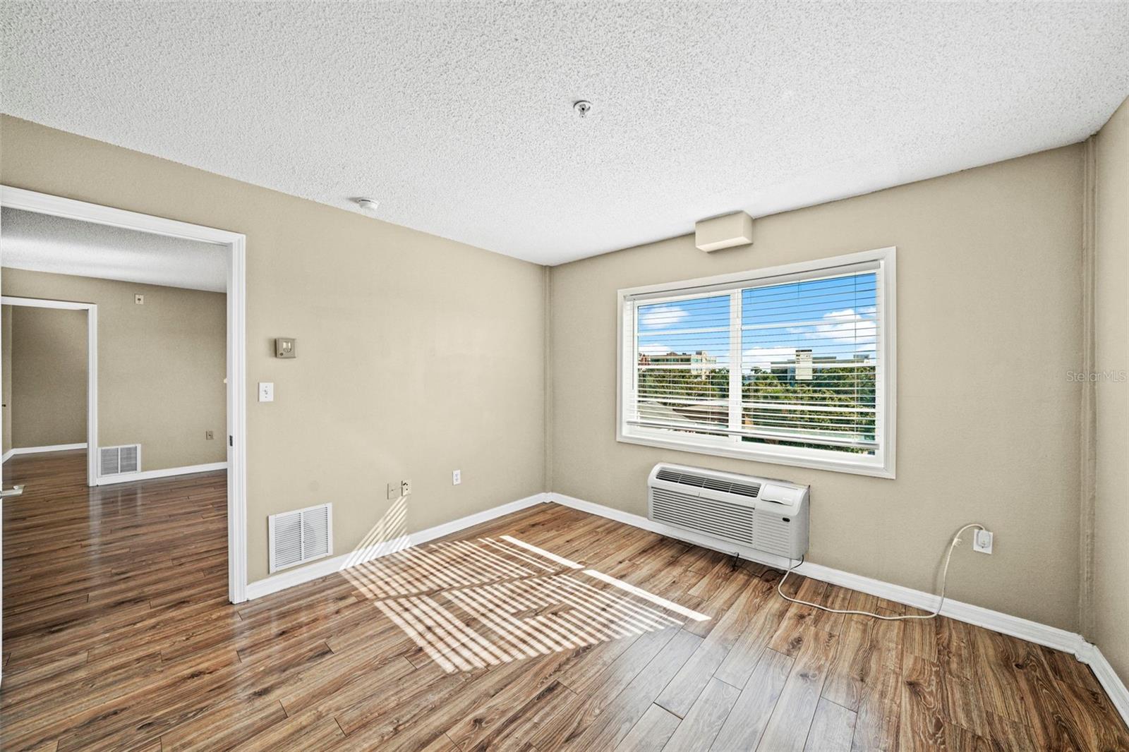 Image 33 of 37 For 406 Cedar Avenue 408