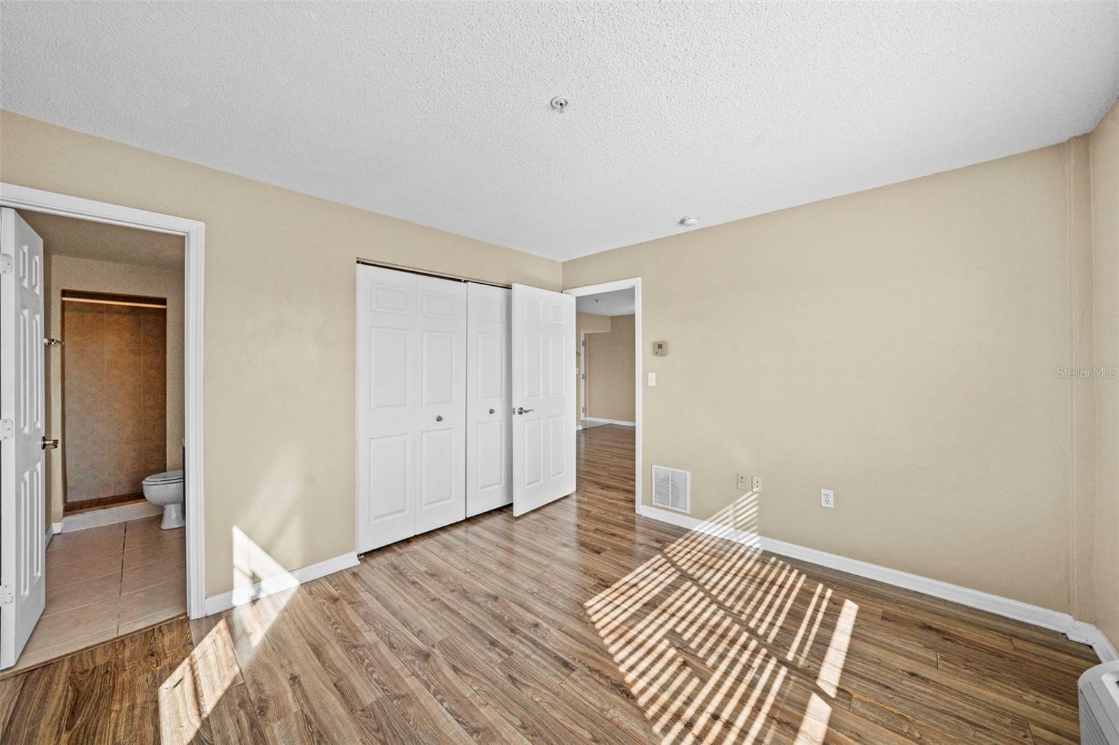 Image 34 of 37 For 406 Cedar Avenue 408