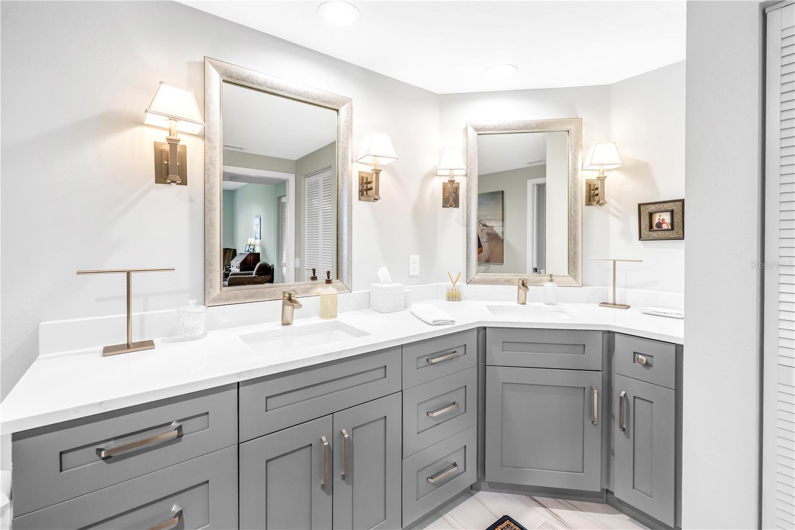 Image 14 of 38 For 4801 Osprey Drive S 303