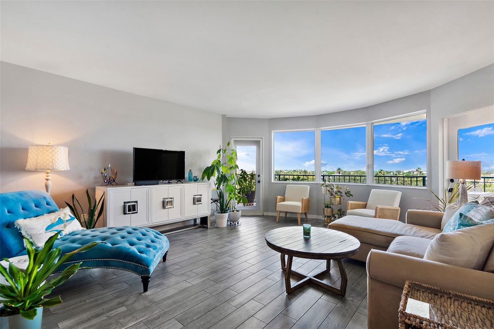 Image 4 of 50 For 670 Island Way 500