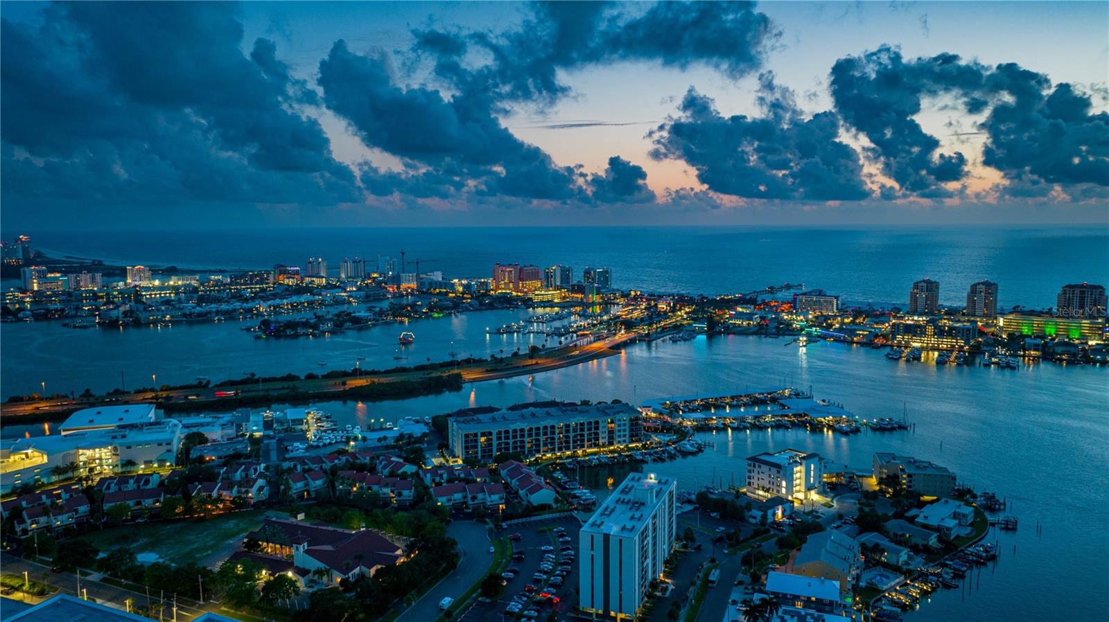 Image 42 of 50 For 670 Island Way 500