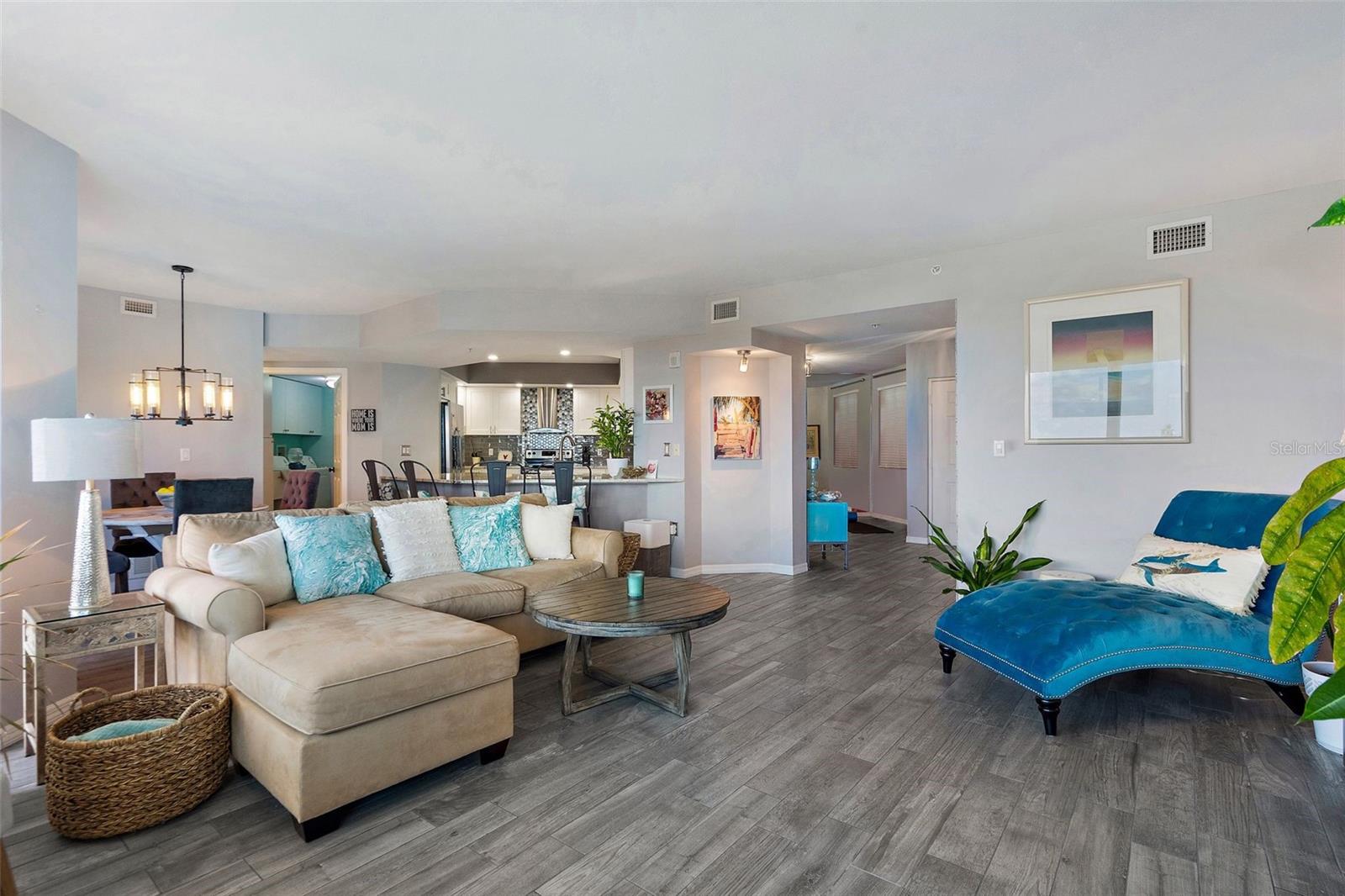 Image 5 of 50 For 670 Island Way 500