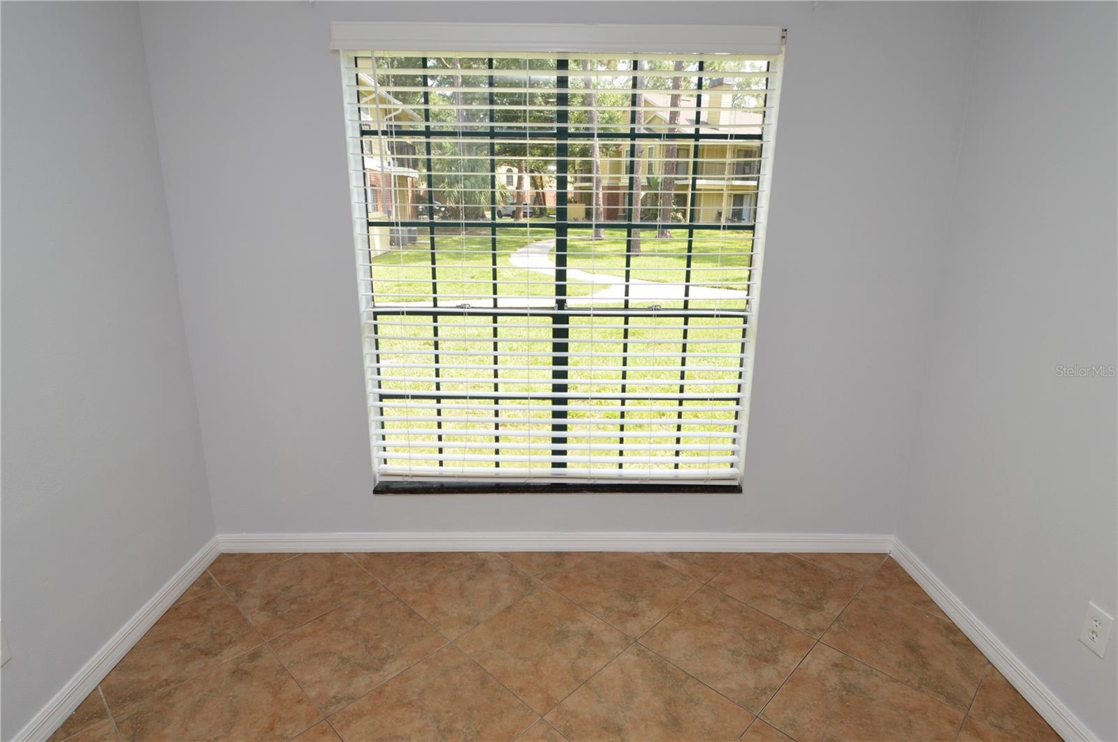 Image 13 of 100 For 8613 Mallard Reserve Drive 102