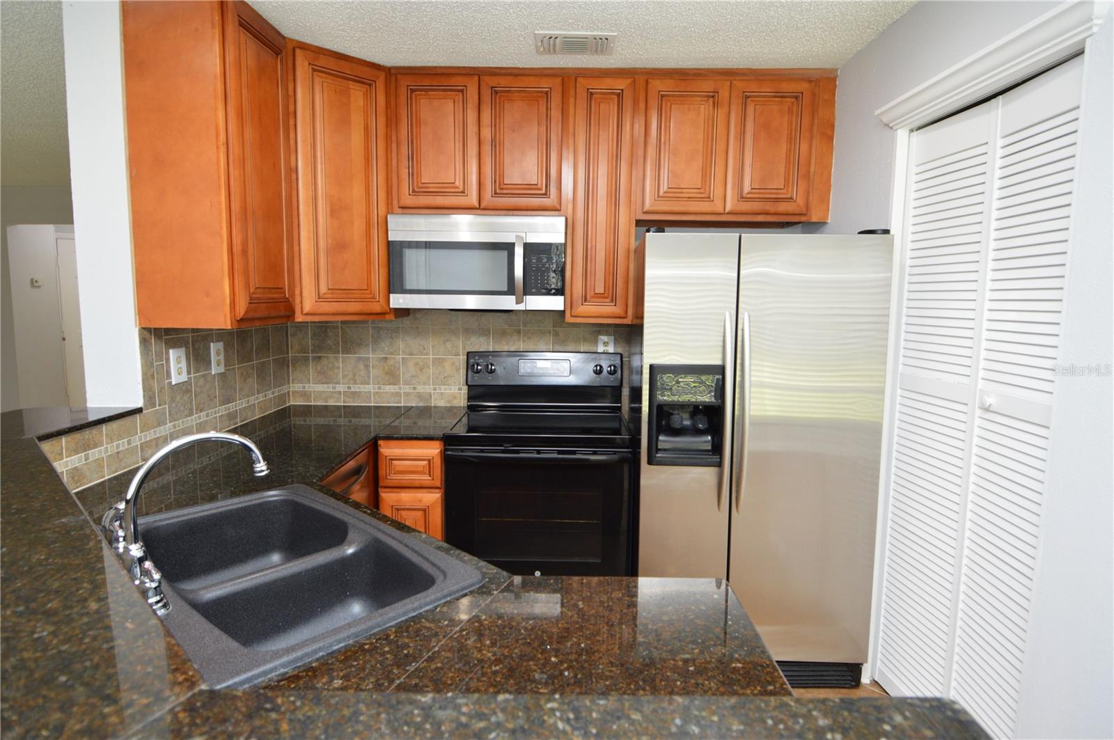 Image 4 of 100 For 8613 Mallard Reserve Drive 102