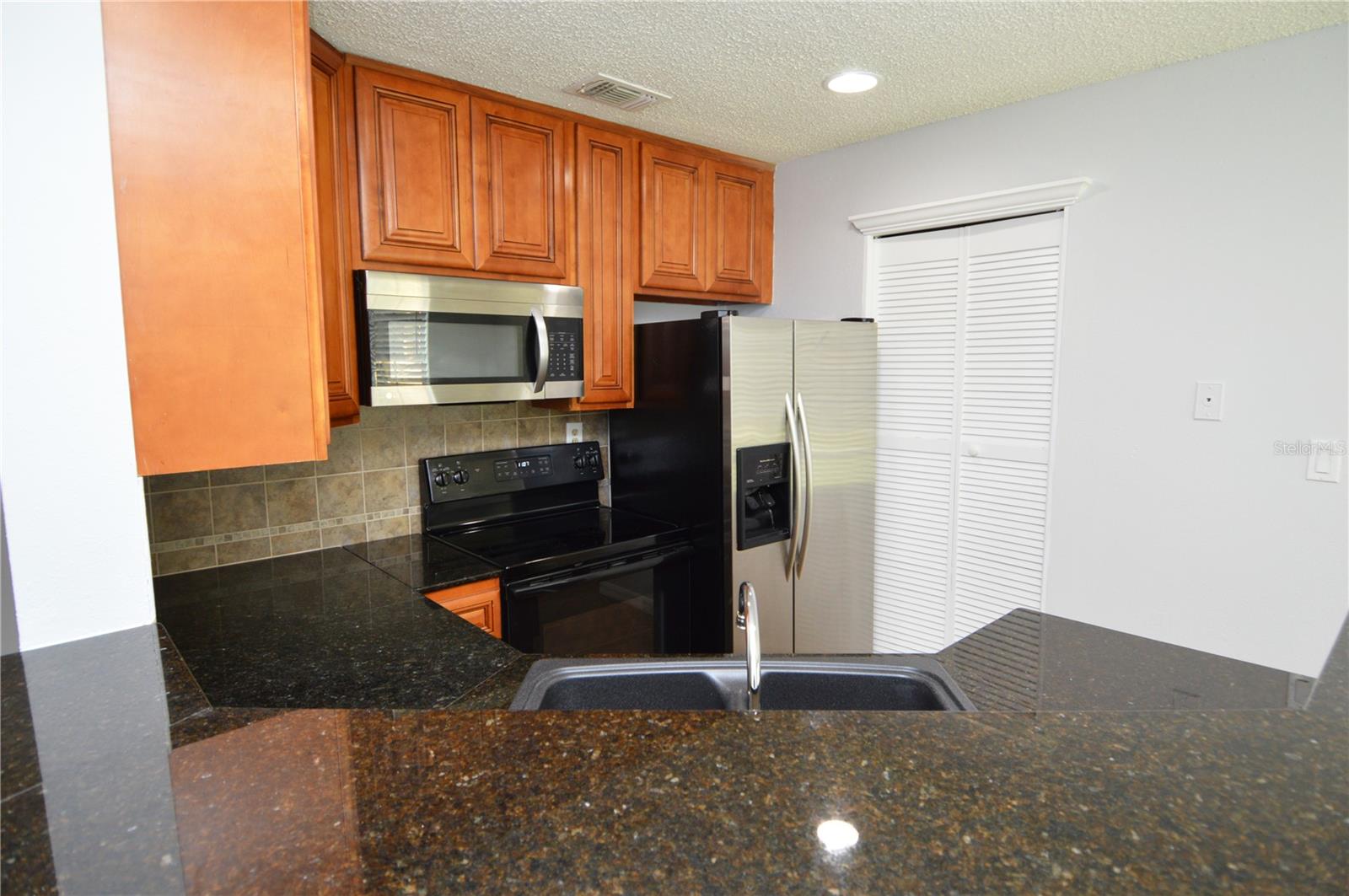 Image 5 of 100 For 8613 Mallard Reserve Drive 102