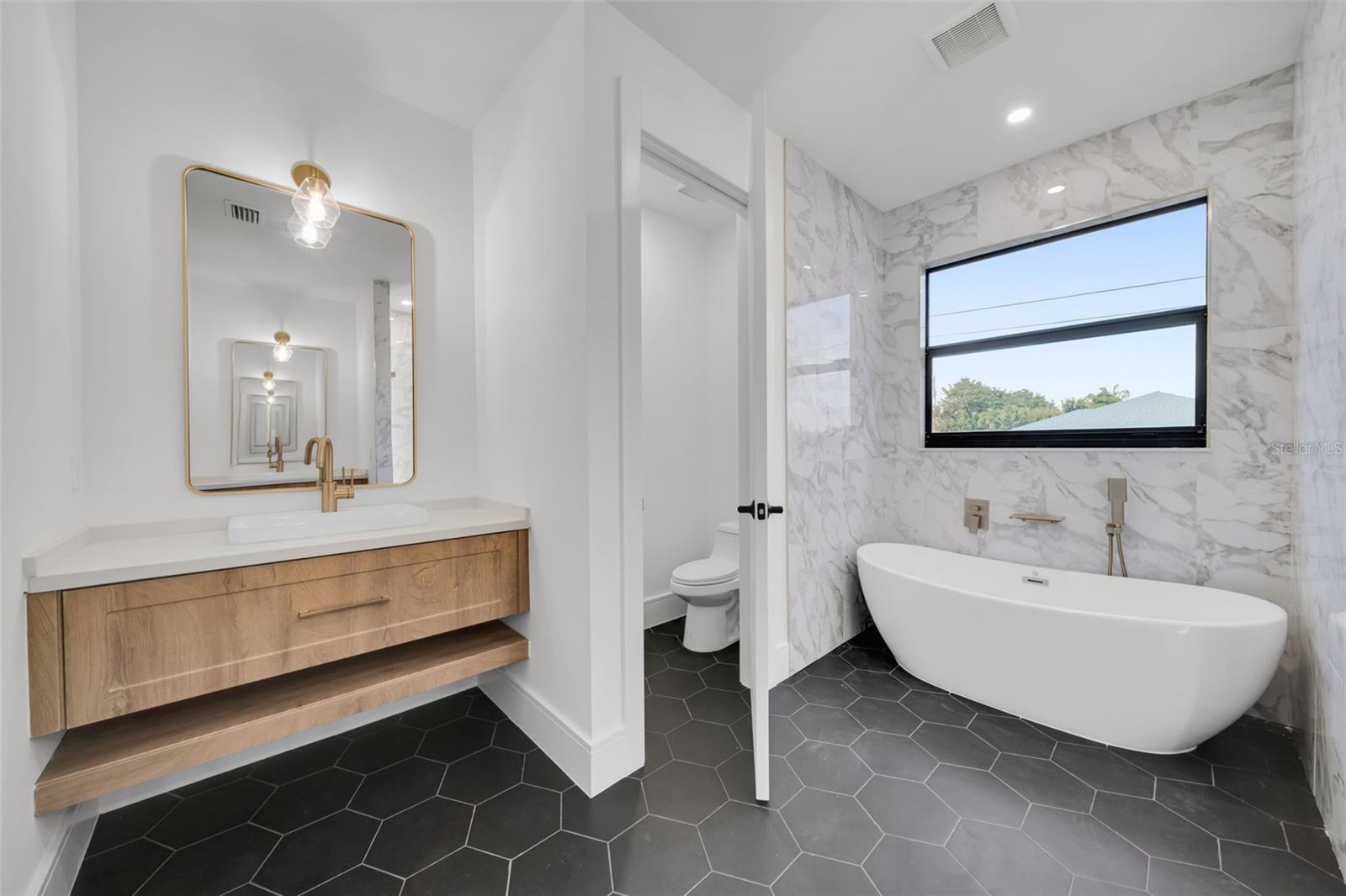 Image 34 of 60 For 836 36th Terrace