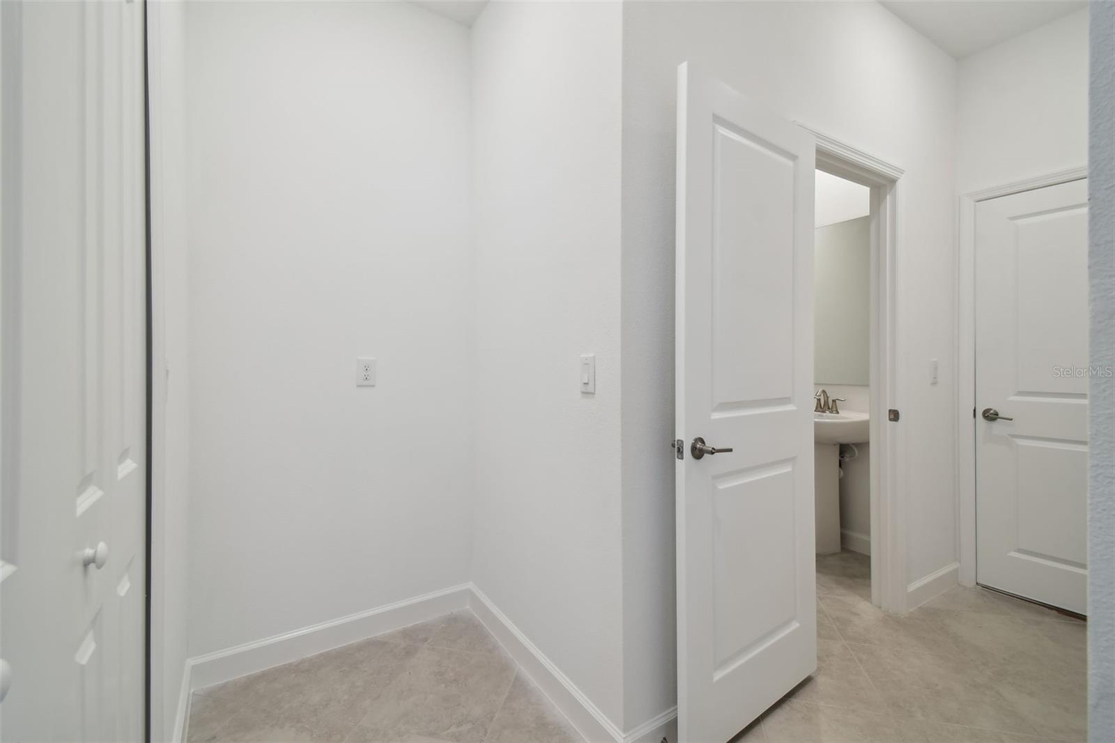 Image 19 of 54 For 8221 Corner Pine Way