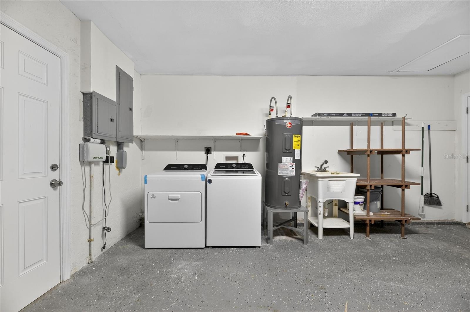 Image 49 of 84 For 1014 Silver Palm Way