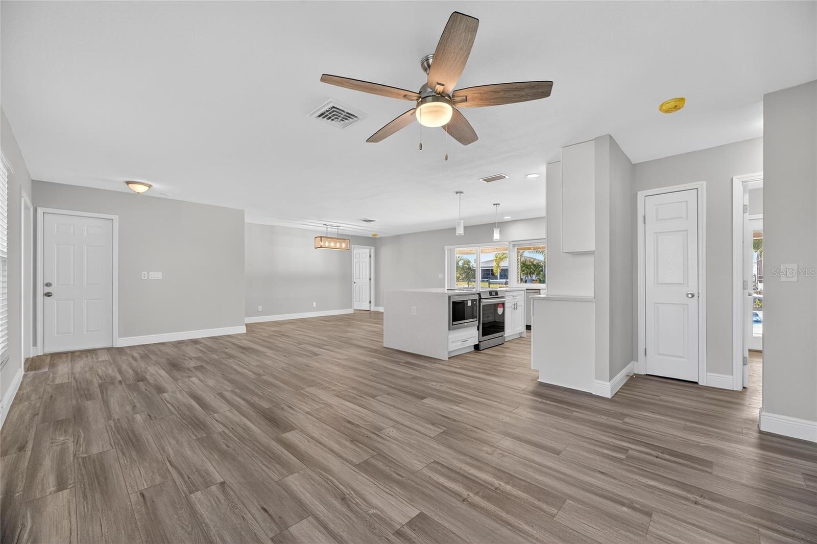 Image 8 of 84 For 1014 Silver Palm Way