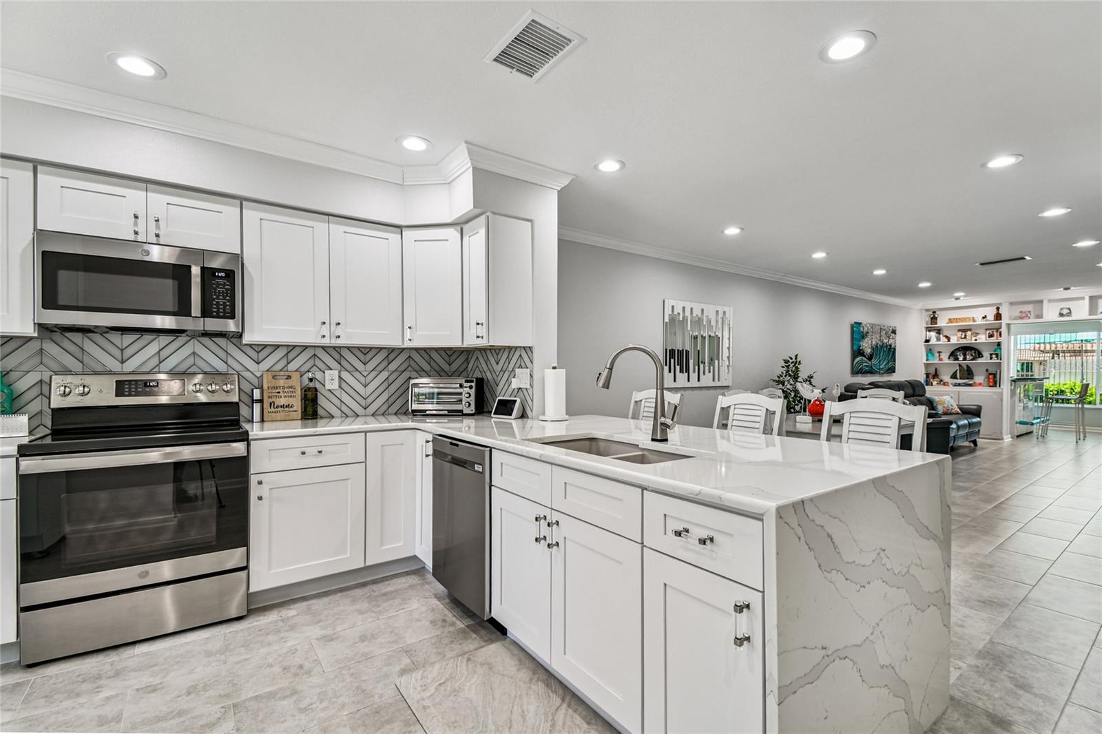 Image 7 of 43 For 19029 Us Highway 19 N 27a