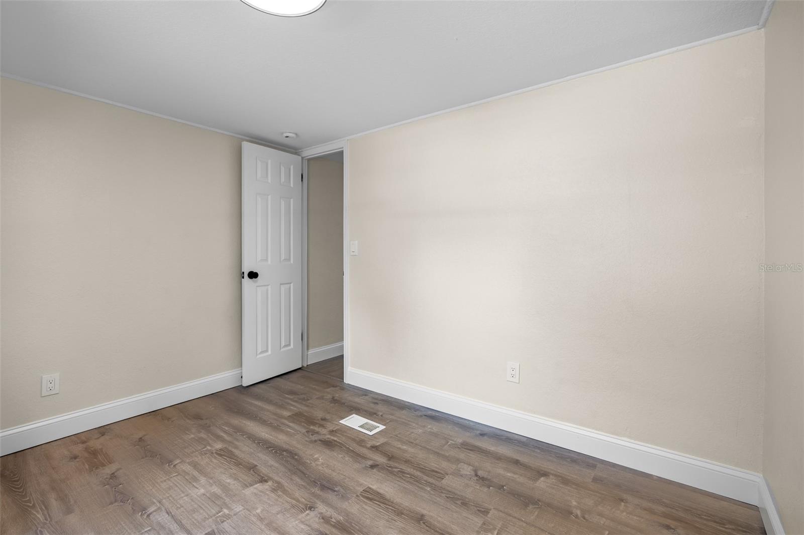 Image 10 of 29 For 5019 68th Street N