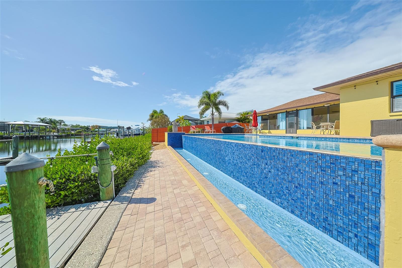 Image 2 of 49 For 914 Chipaway Drive