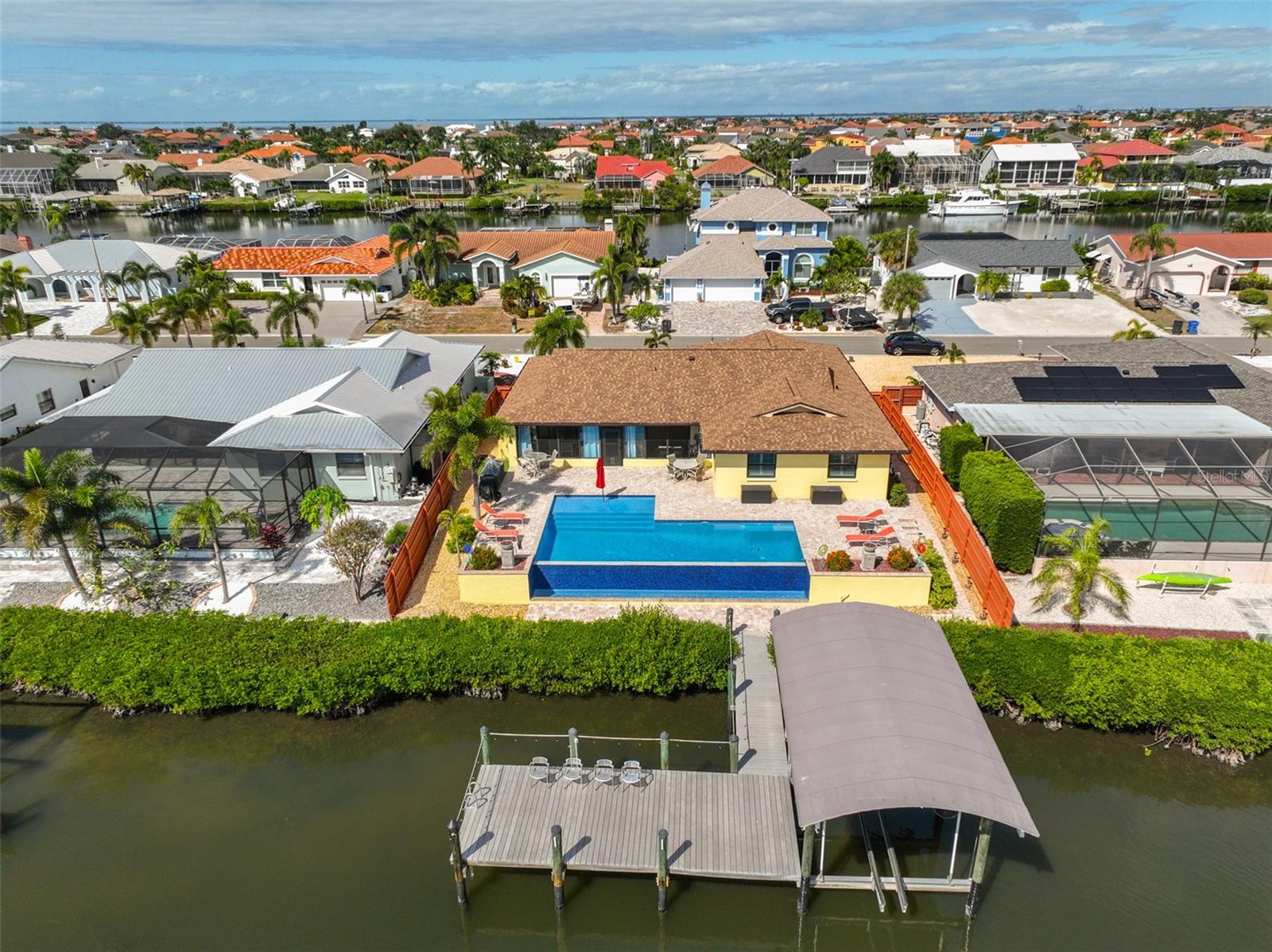 Image 3 of 49 For 914 Chipaway Drive