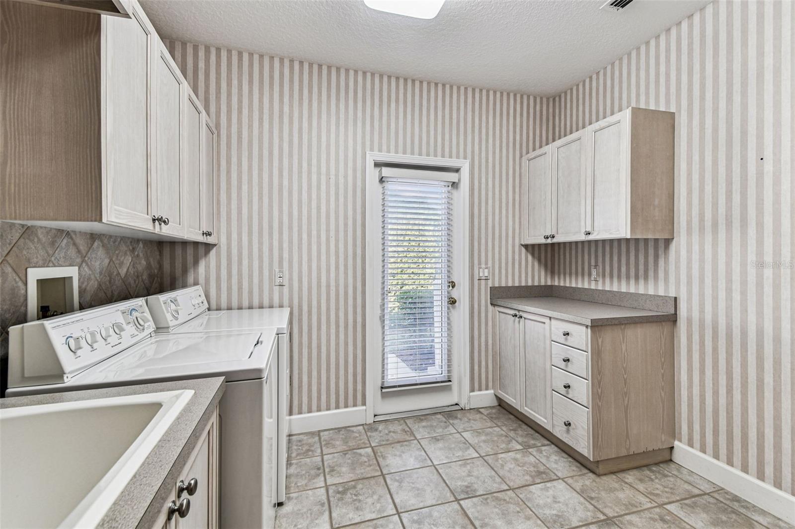 Image 61 of 96 For 3988 Mimosa Place