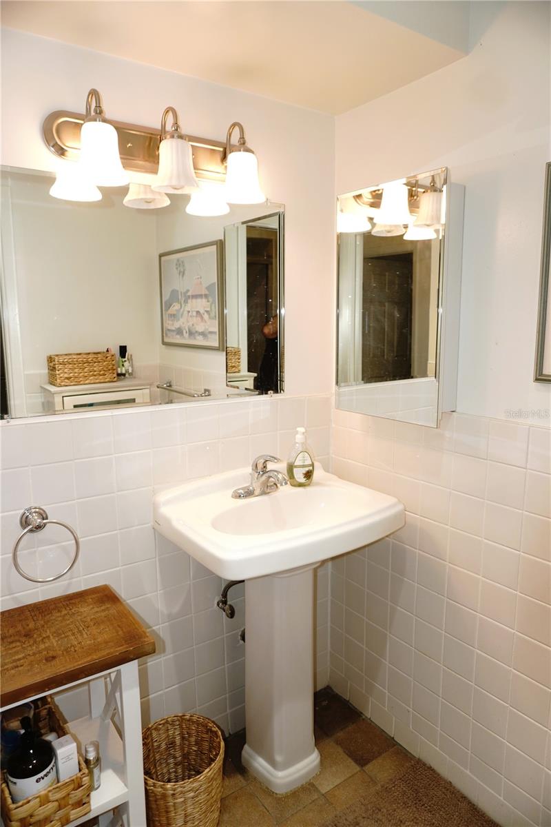 Image 16 of 31 For 4312 Tahitian Gardens Cir  E