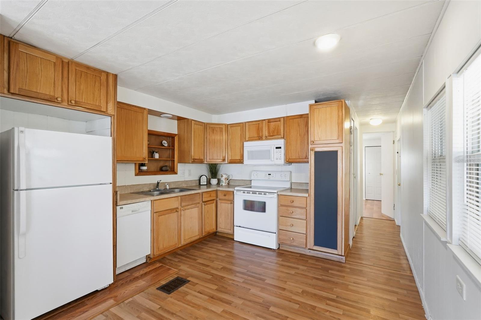 Image 10 of 27 For 37828 Newal Avenue