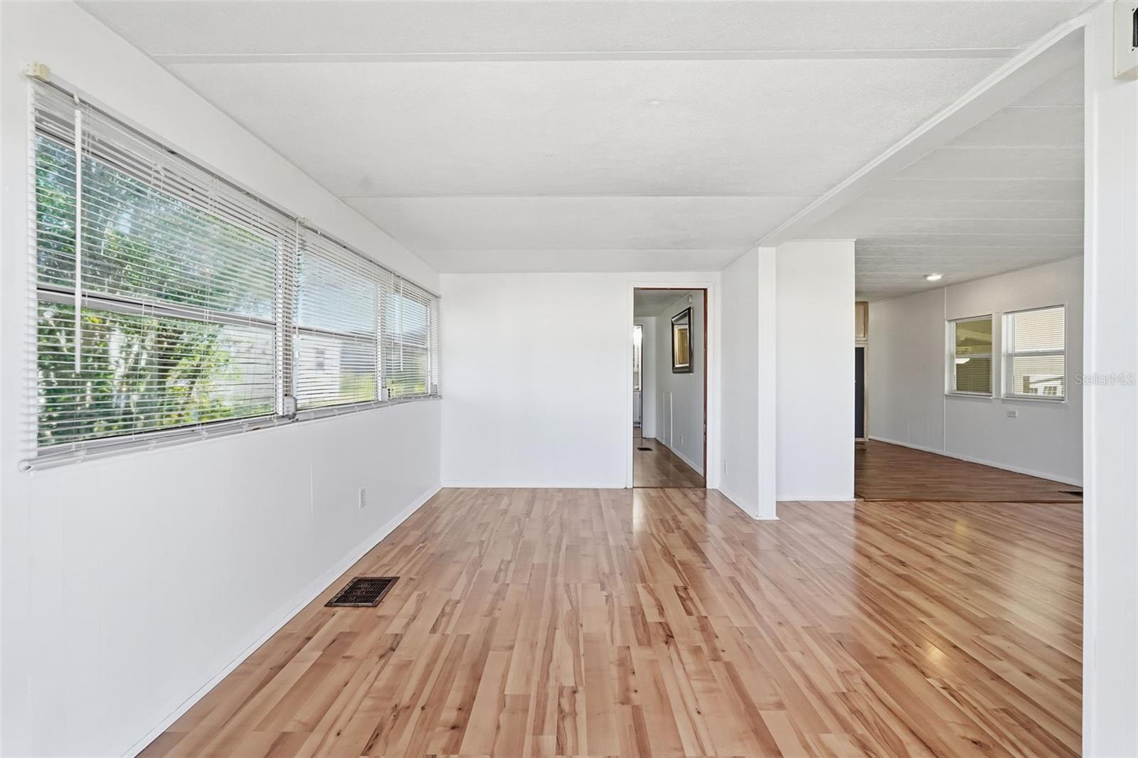 Image 4 of 27 For 37828 Newal Avenue