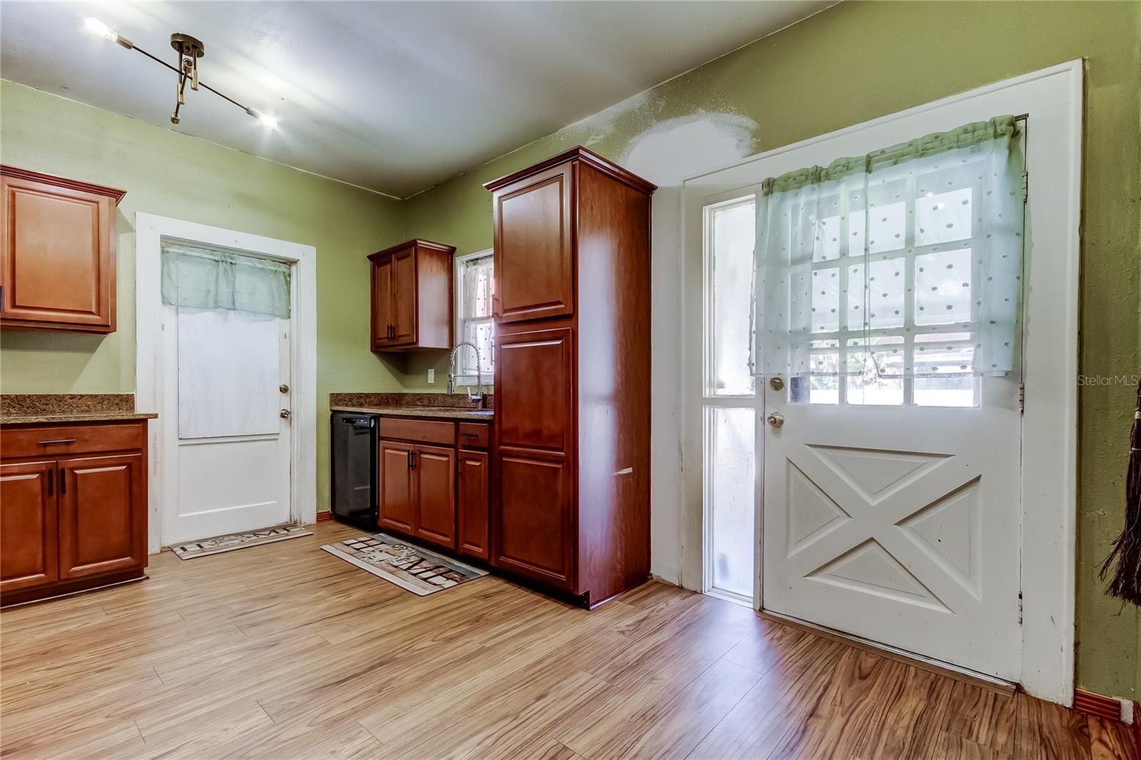 Image 17 of 27 For 603 Merrin Street