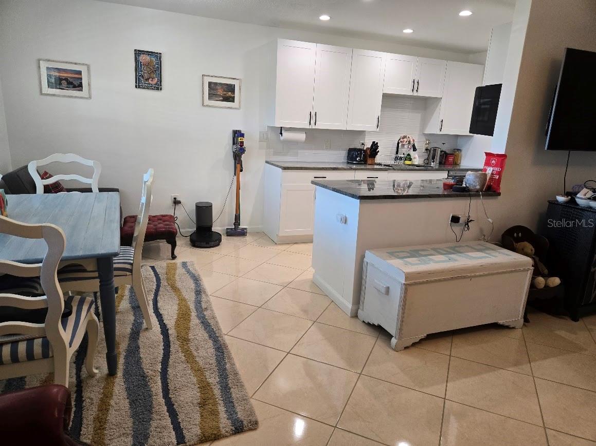 Image 6 of 13 For 650 Pinellas Point Drive S 204