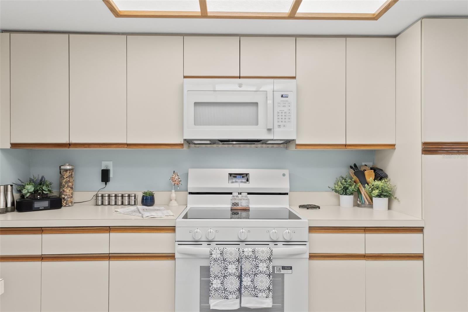 Image 16 of 45 For 235 Woodridge Circle