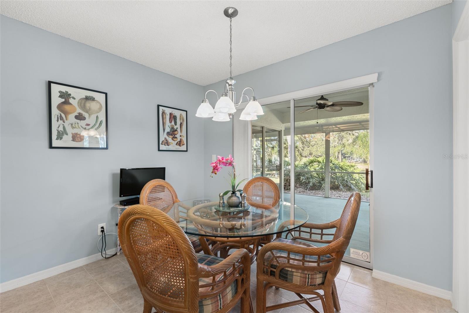 Image 18 of 45 For 235 Woodridge Circle