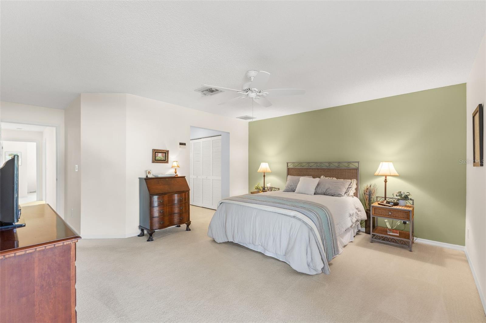 Image 26 of 45 For 235 Woodridge Circle