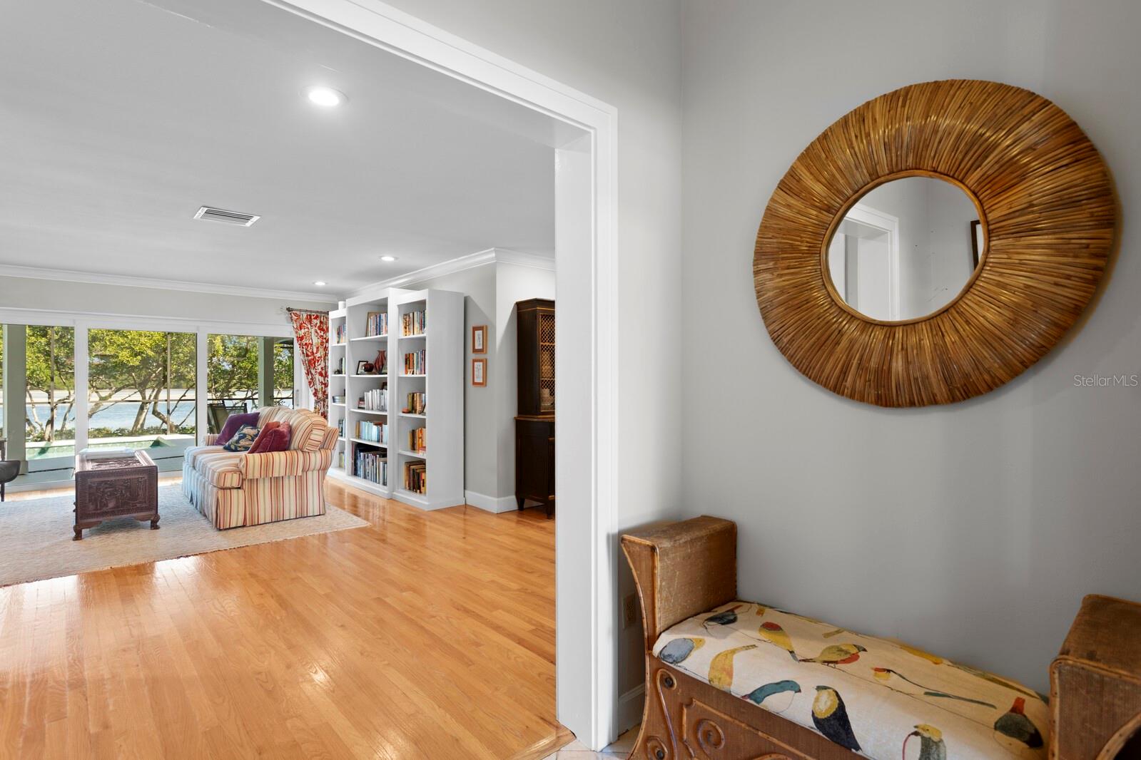 Listing photo id 9 for 1501 75th Circle Ne