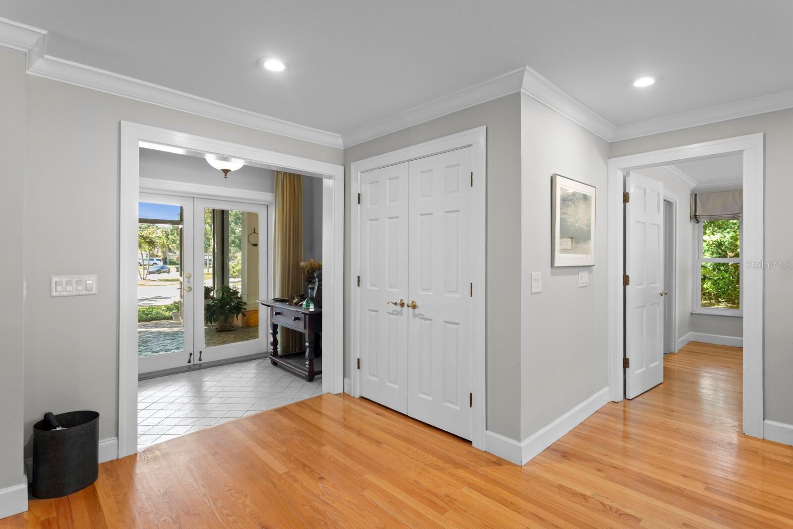 Listing photo id 15 for 1501 75th Circle Ne