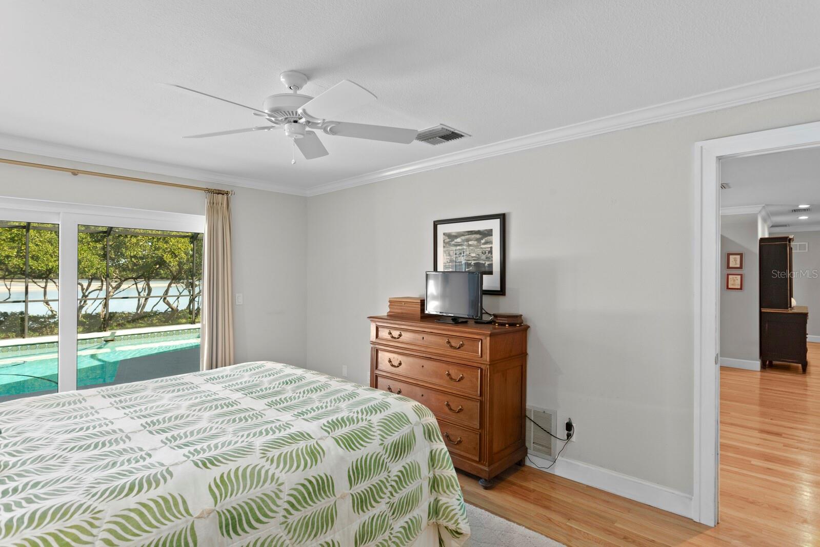 Listing photo id 17 for 1501 75th Circle Ne