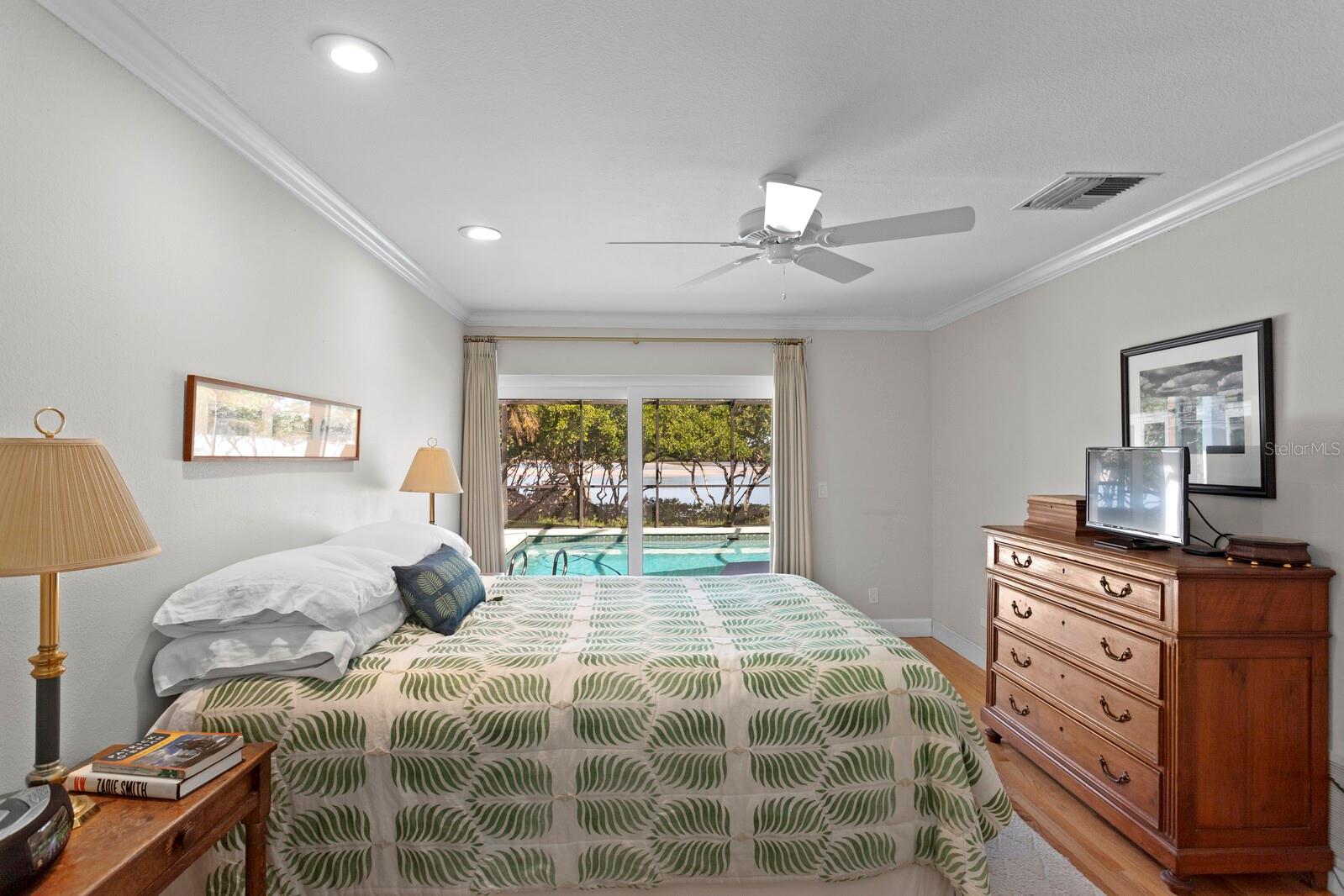 Listing photo id 19 for 1501 75th Circle Ne