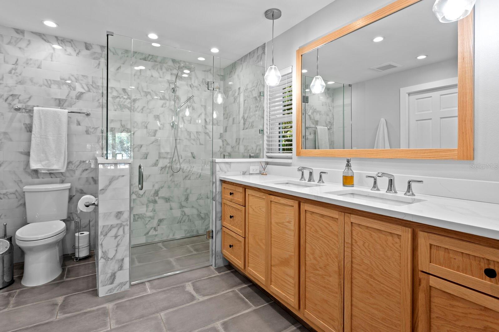 Listing photo id 21 for 1501 75th Circle Ne