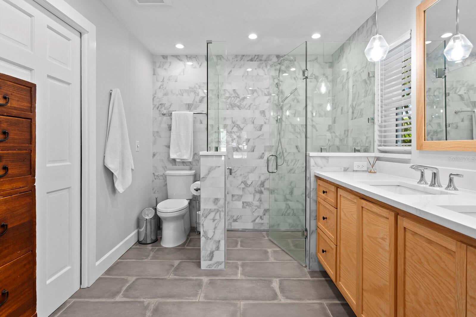 Listing photo id 22 for 1501 75th Circle Ne