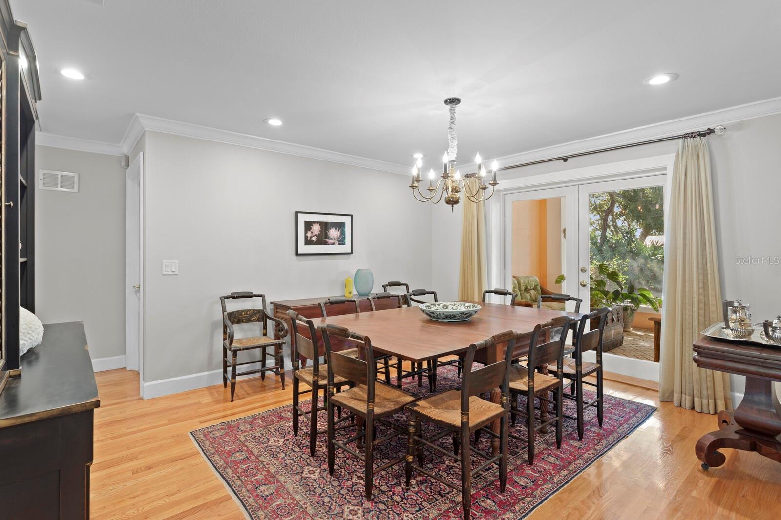 Listing photo id 25 for 1501 75th Circle Ne