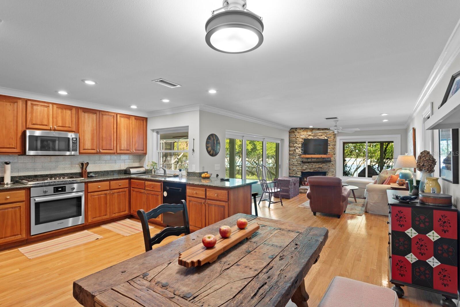 Listing photo id 28 for 1501 75th Circle Ne