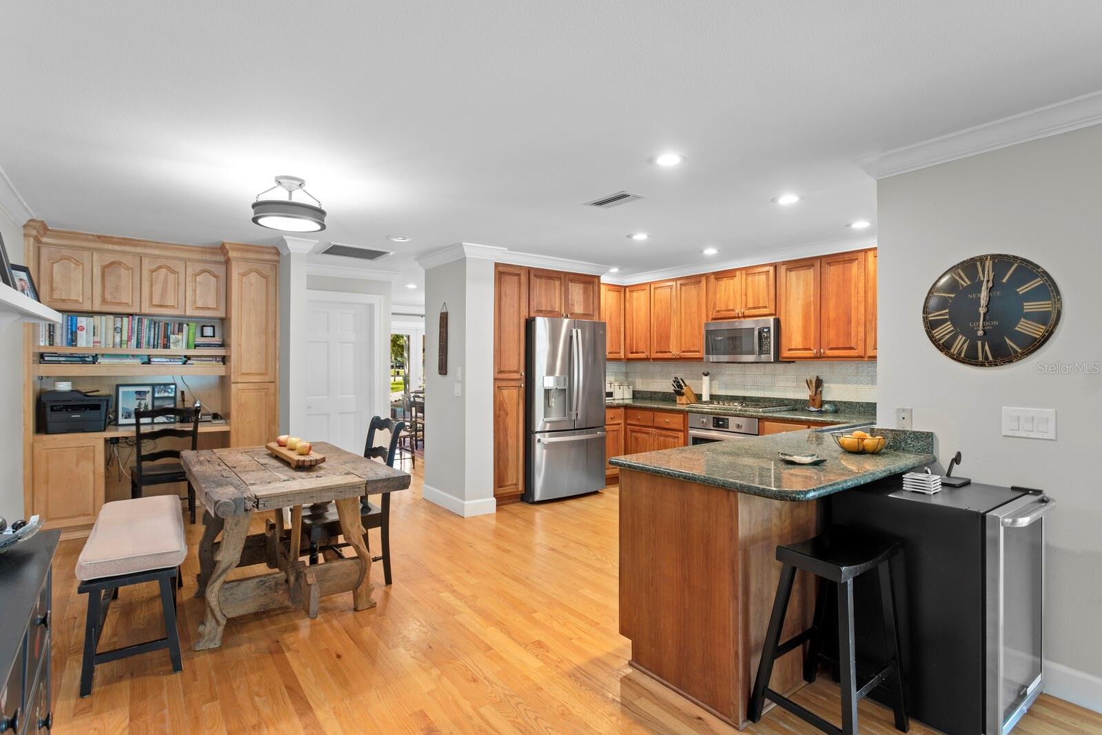 Listing photo id 30 for 1501 75th Circle Ne