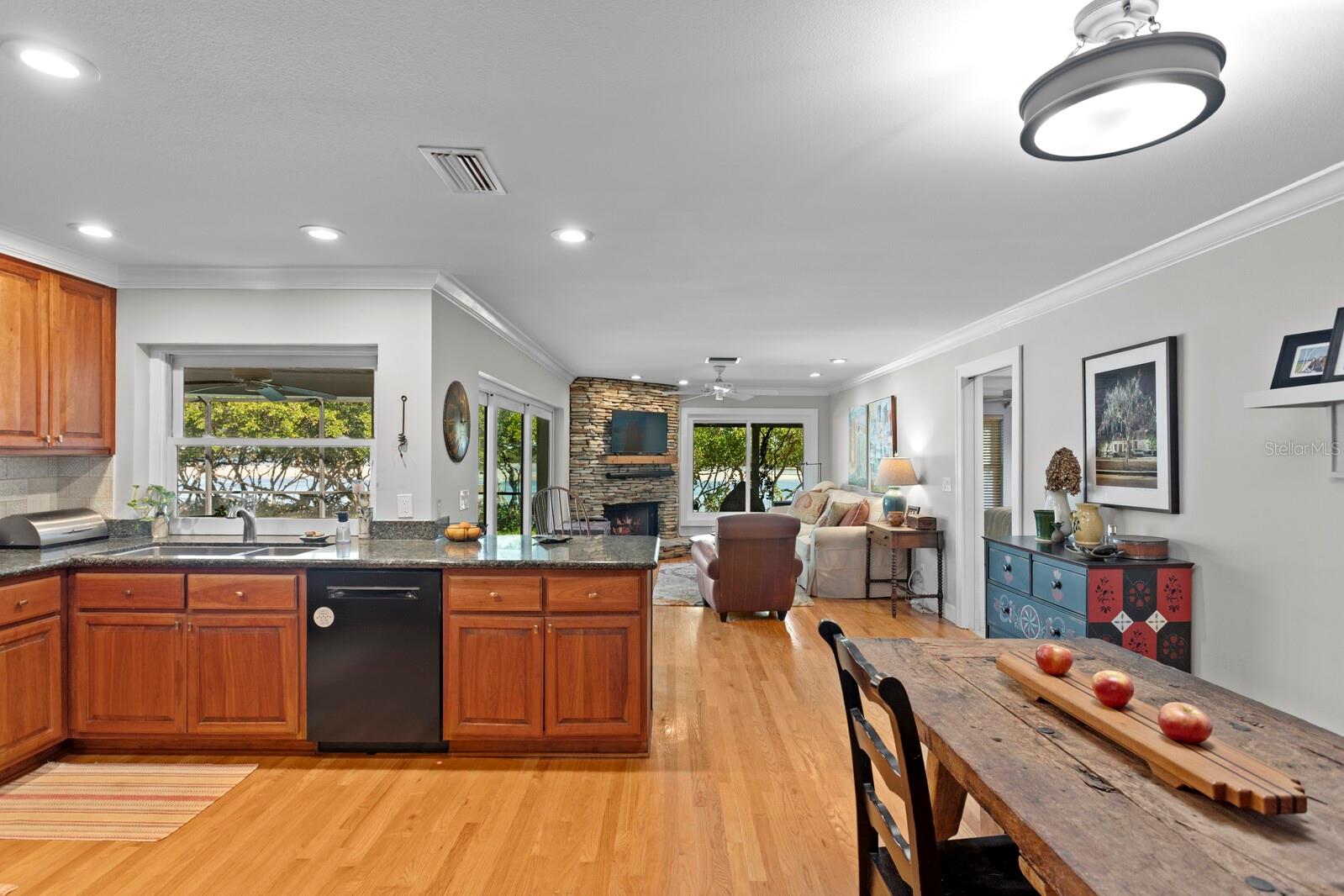 Listing photo id 31 for 1501 75th Circle Ne