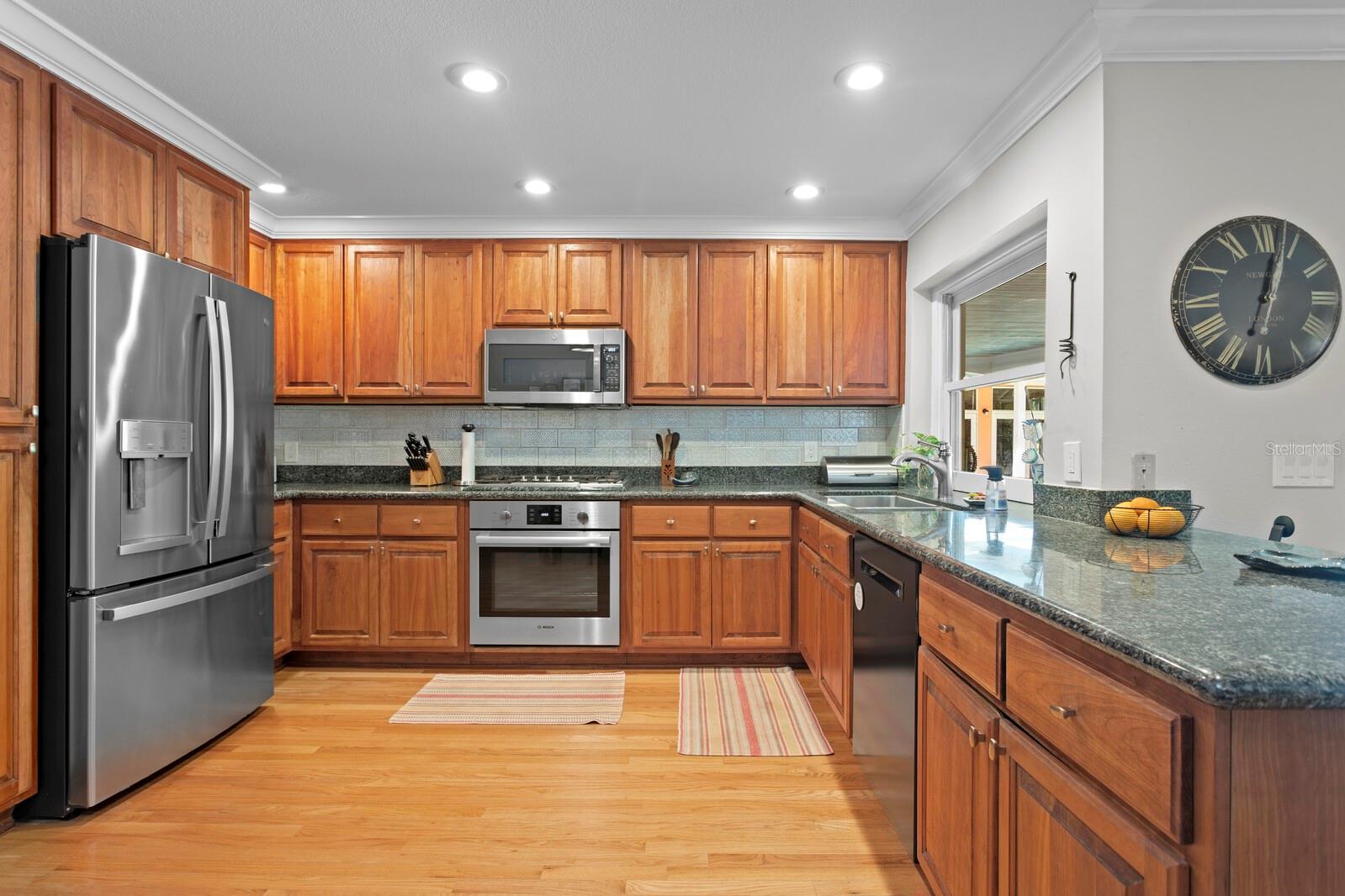 Listing photo id 32 for 1501 75th Circle Ne