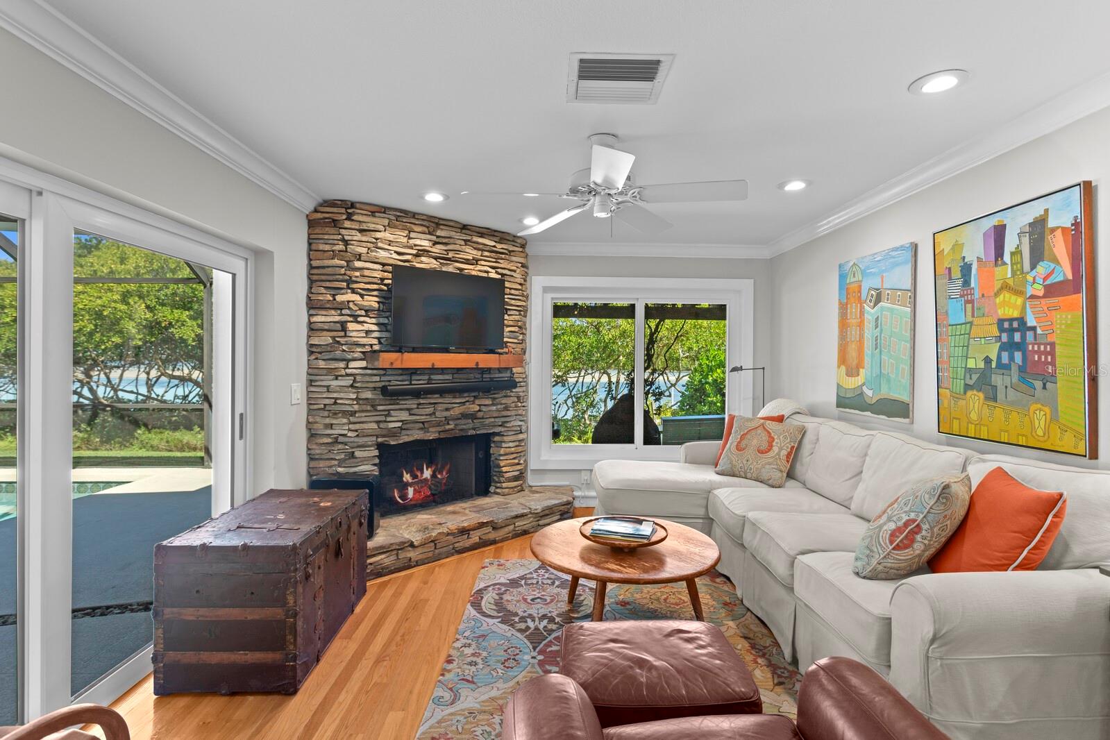 Listing photo id 36 for 1501 75th Circle Ne