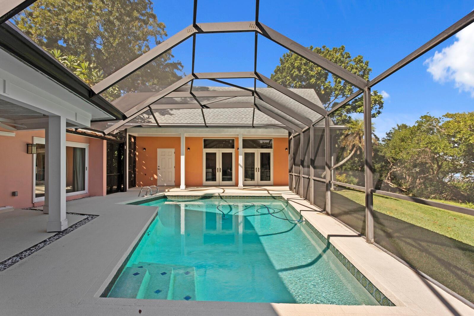 Listing photo id 46 for 1501 75th Circle Ne