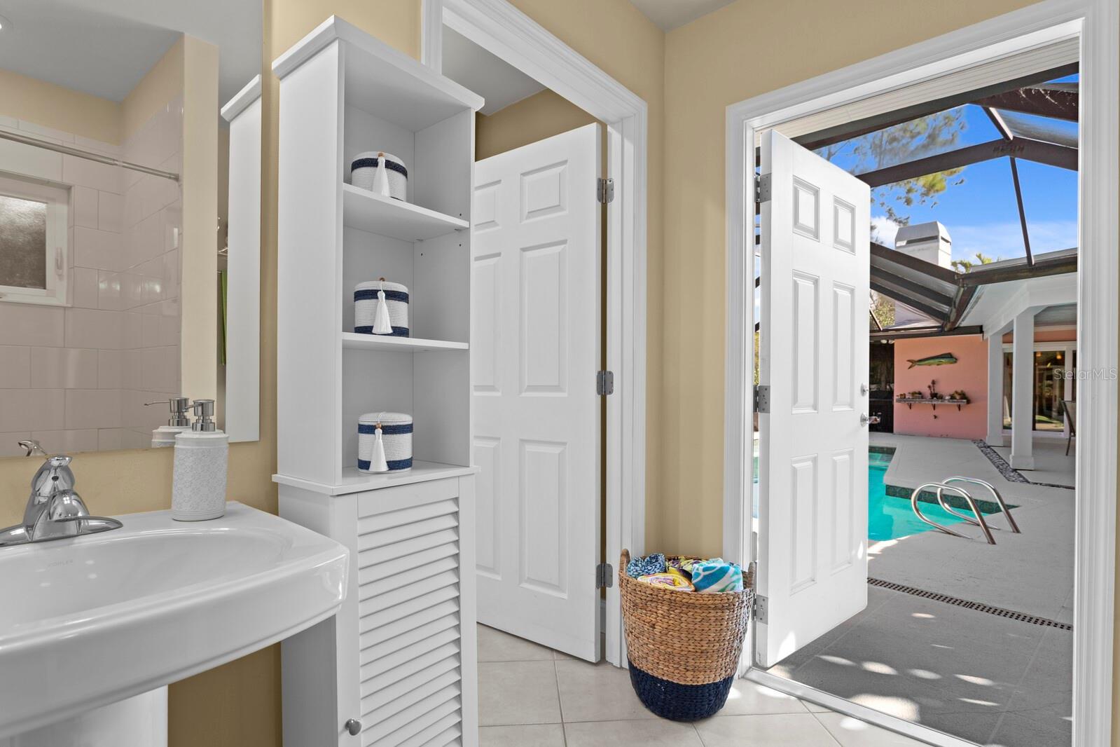 Listing photo id 47 for 1501 75th Circle Ne