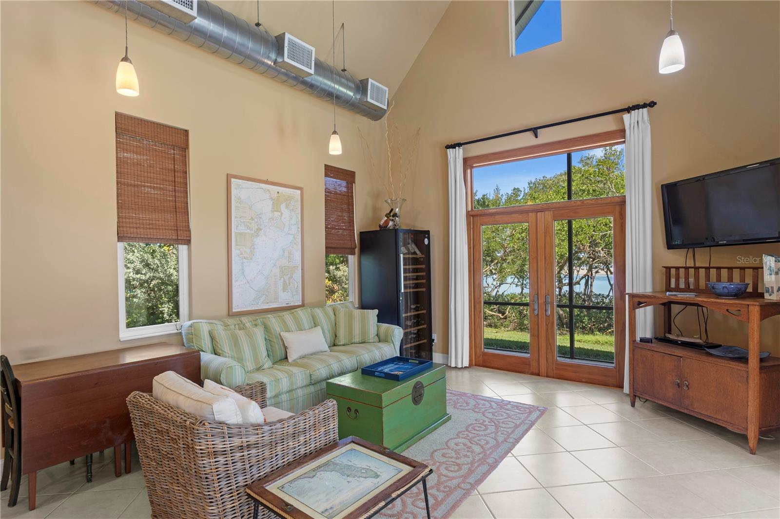 Listing photo id 51 for 1501 75th Circle Ne