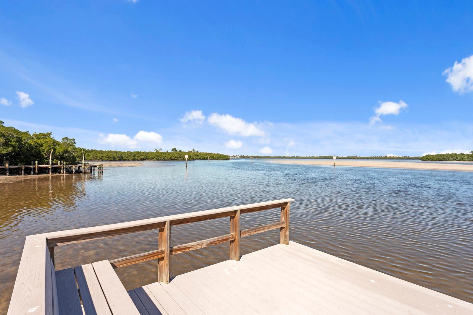 Listing photo id 56 for 1501 75th Circle Ne