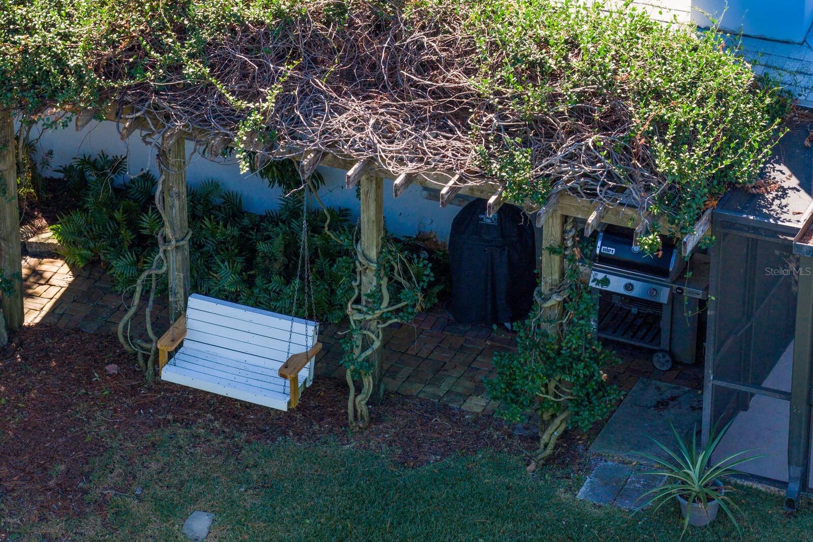 Listing photo id 57 for 1501 75th Circle Ne