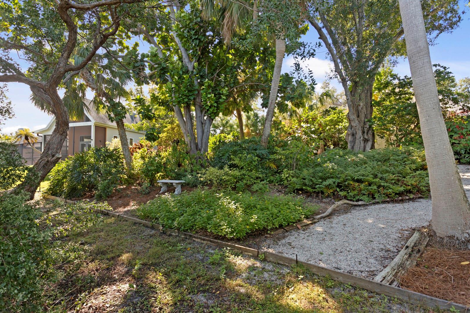 Listing photo id 60 for 1501 75th Circle Ne