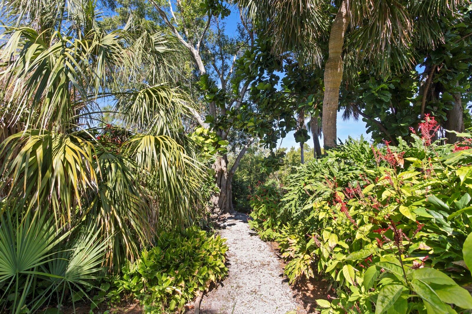 Listing photo id 75 for 1501 75th Circle Ne