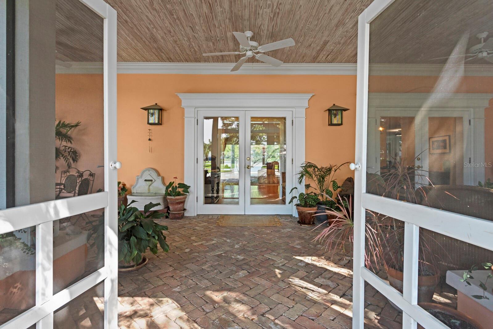 Listing photo id 6 for 1501 75th Circle Ne